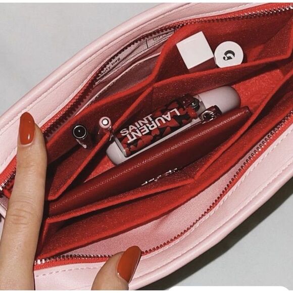 Glossier
The Beauty Bag ( Bag Only) - Picture 4 of 11